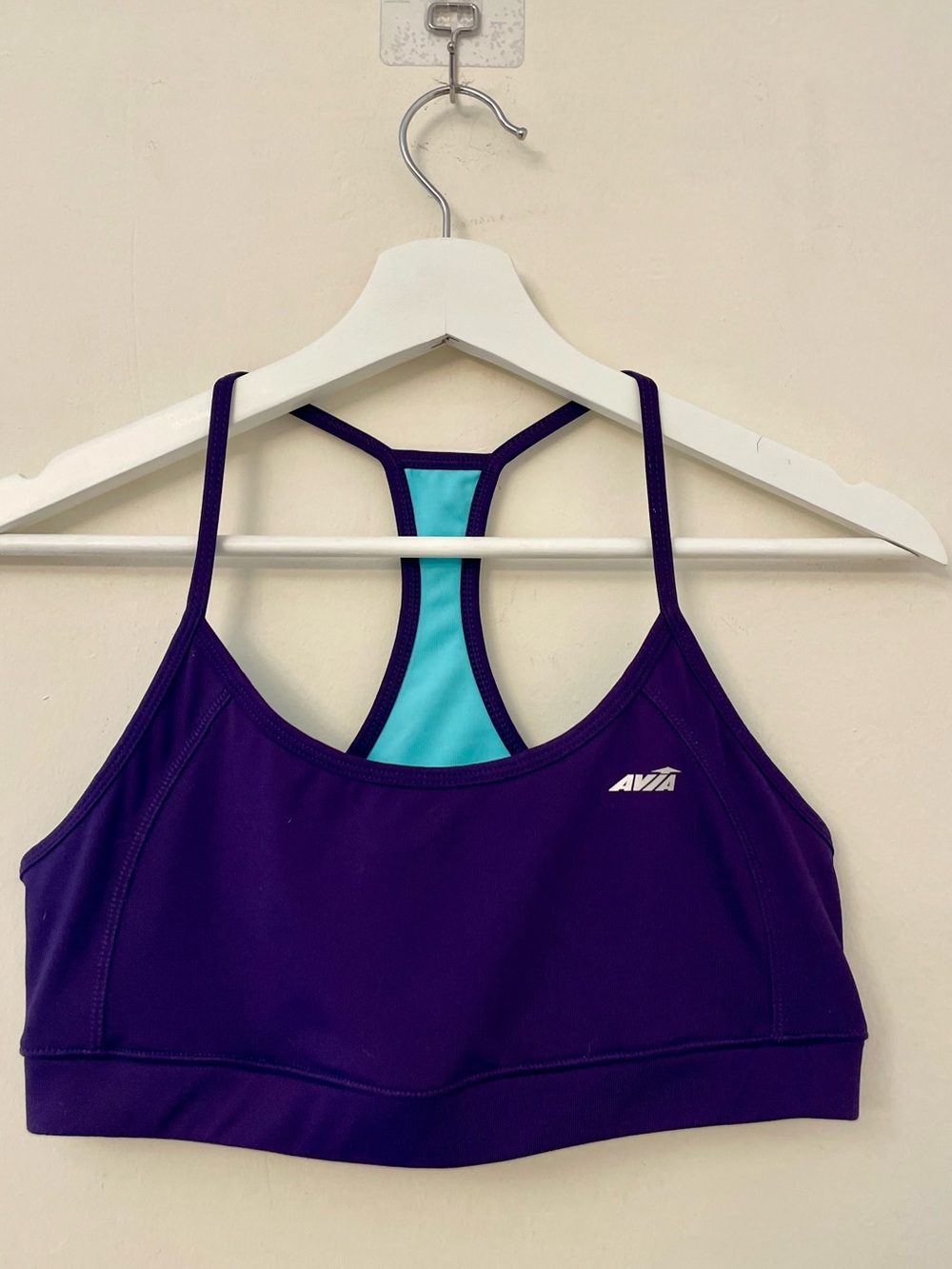 Avia Purple Women’s Sports Bra w/Back Straps Size Medium Great Condition